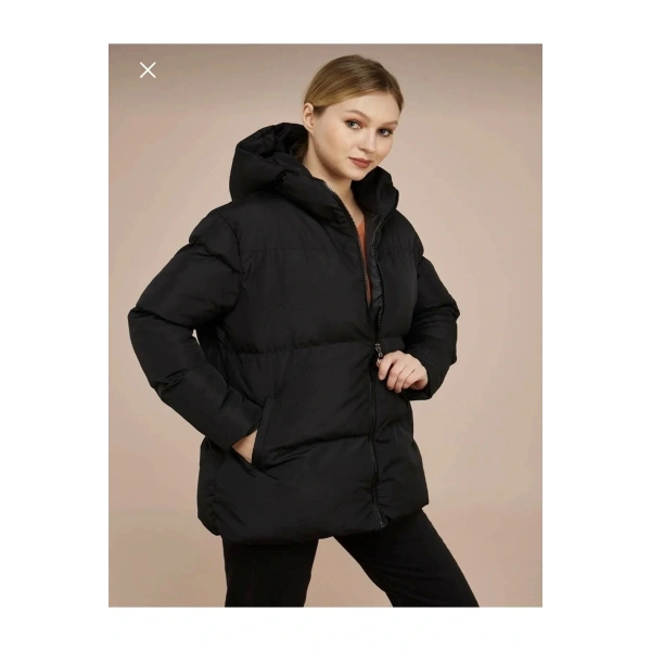 Kadın Siyah Kapüşonlu Şişme Mont