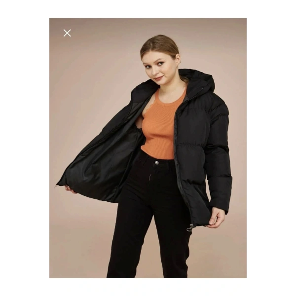 Kadın Siyah Kapüşonlu Şişme Mont