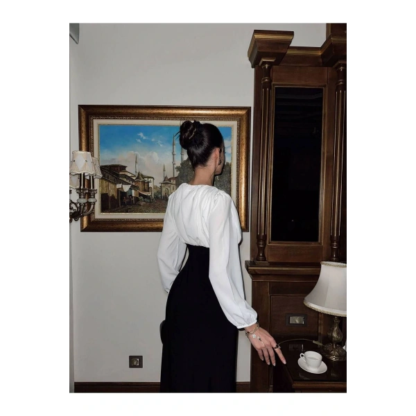 Beyaz Büzgülü Bluzlu Elbise