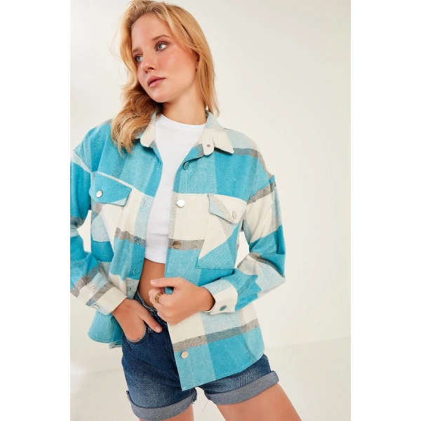 Kadın Turkuaz Ekoseli Cepli Oduncu Gömlek