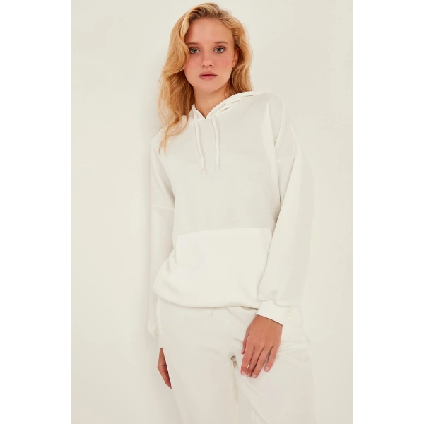 Kadın Beyaz Kapüşonlu Kanguru Cepli Eşofman Takımı