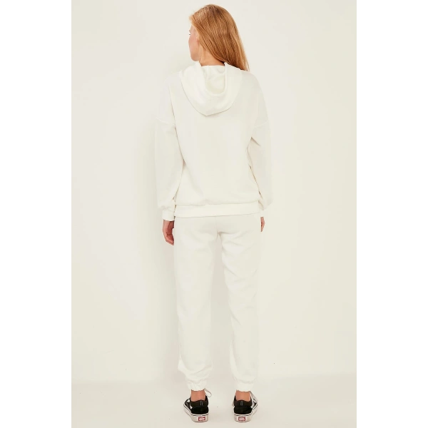 Kadın Beyaz Kapüşonlu Kanguru Cepli Eşofman Takımı