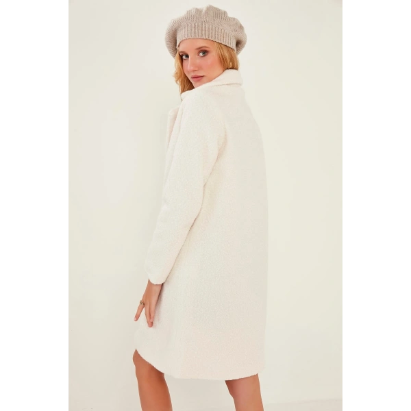 Kadın Beyaz Buklet Kaban