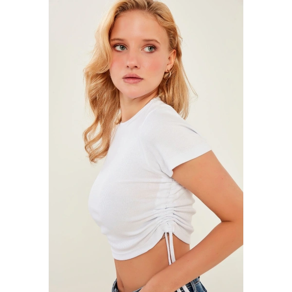 Kadın Beyaz Yan Büzgülü Kaşkorse Crop Bluz