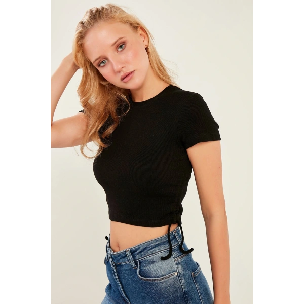 Kadın Siyah Yan Büzgülü Kaşkorse Crop Bluz