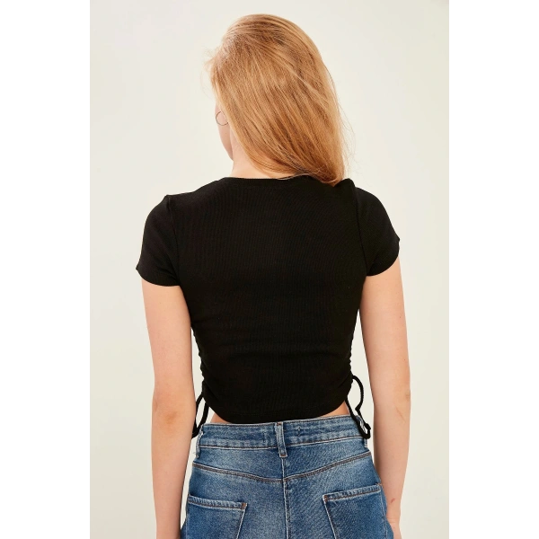 Kadın Siyah Yan Büzgülü Kaşkorse Crop Bluz