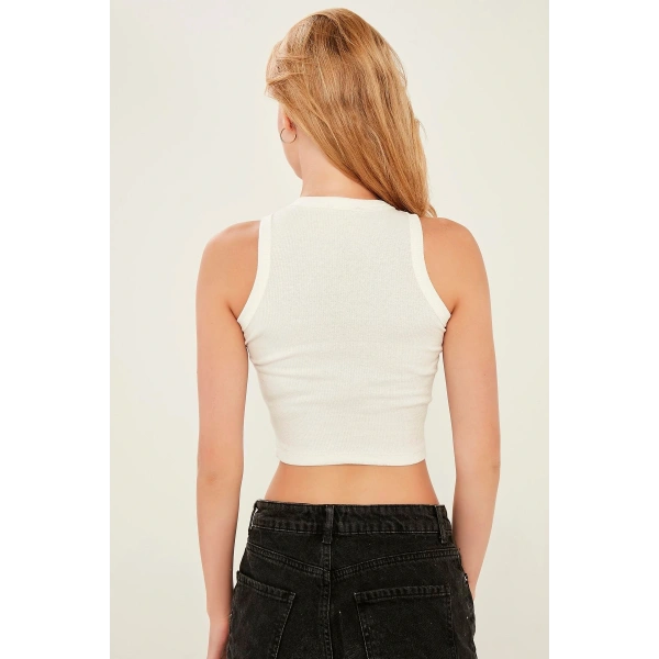 Kadın Beyaz Halter Yaka Fitilli Crop Örme Bluz