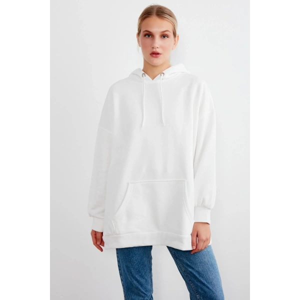 Kadın Beyaz Kapüşonlu Kanguru Cepli Sweatshirt