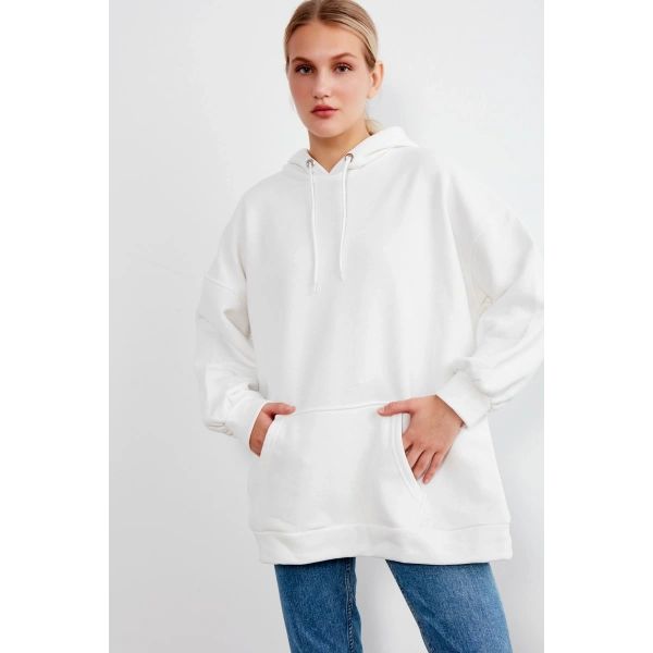 Kadın Beyaz Kapüşonlu Kanguru Cepli Sweatshirt
