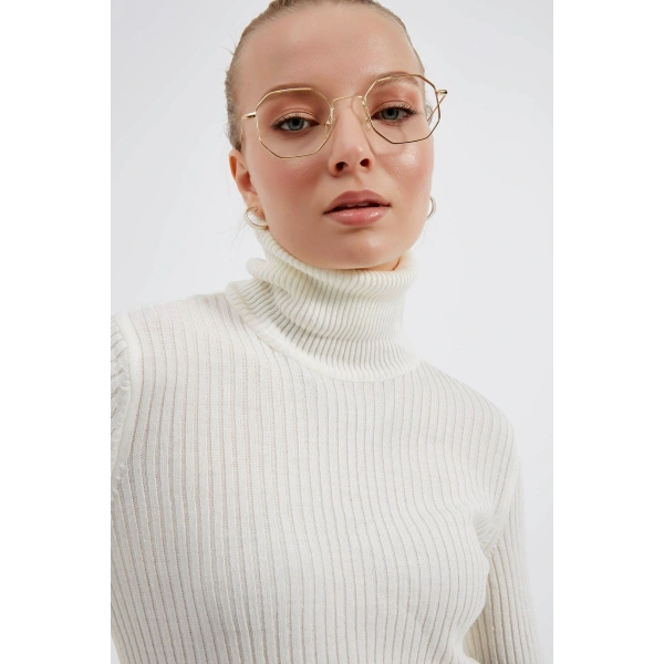 Kadın Beyaz Balıkçı Yaka Triko Kazak