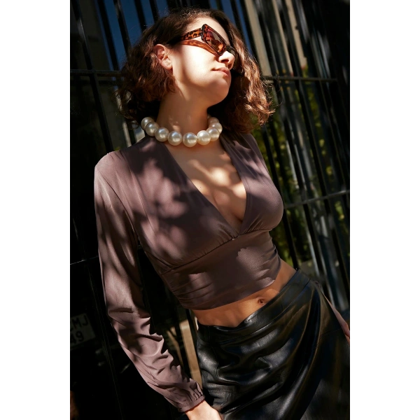 Kadın Antrasit Derin Dekolteli Balon Kol Crop Bluz