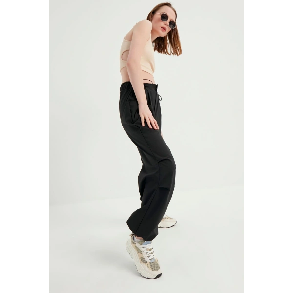 Kadın Siyah Paraşüt Kumaş Pantolon