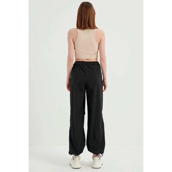 Kadın Siyah Paraşüt Kumaş Pantolon