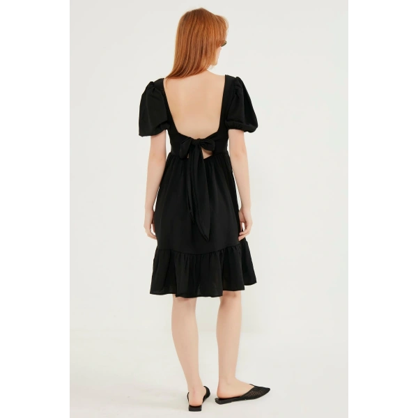 Kadın Siyah Sırt Bağlamalı Kare Yaka Elbise