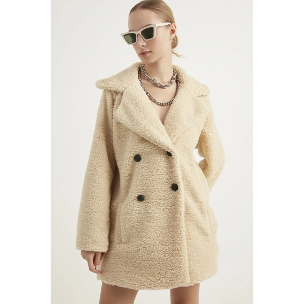 Kadın Krem Astarlı Düğmeli Peluş Kaban