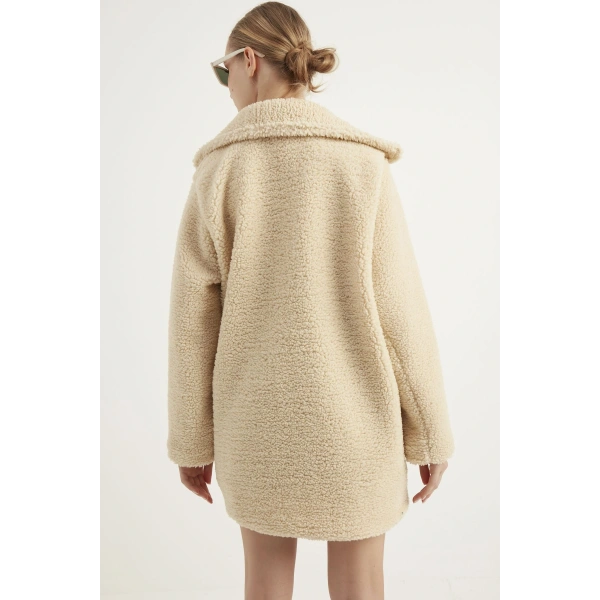 Kadın Krem Astarlı Düğmeli Peluş Kaban