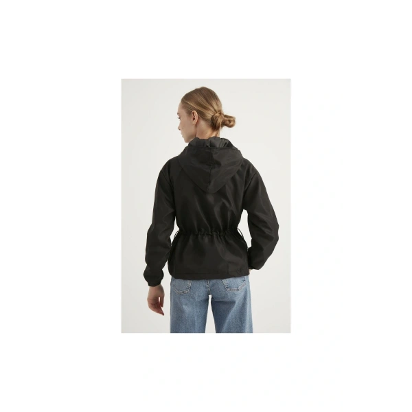 Kadın Siyah Mevsimlik Mont