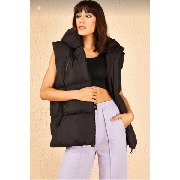 Kadın Siyah Geniş Kalıp 3 Cepli Kapüşonlu Kolsuz Şişme Yelek