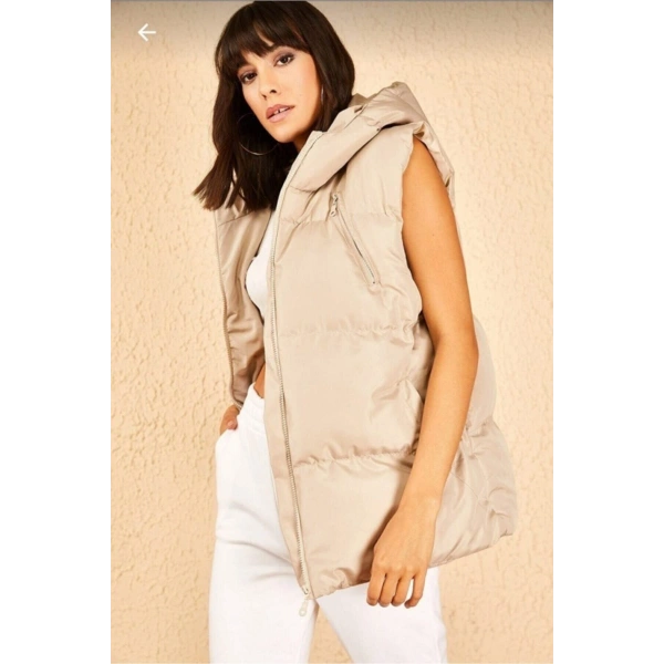 Kadın Bej Geniş Kalıp Cepli Kapüşonlu Kolsuz Şişme Yelek
