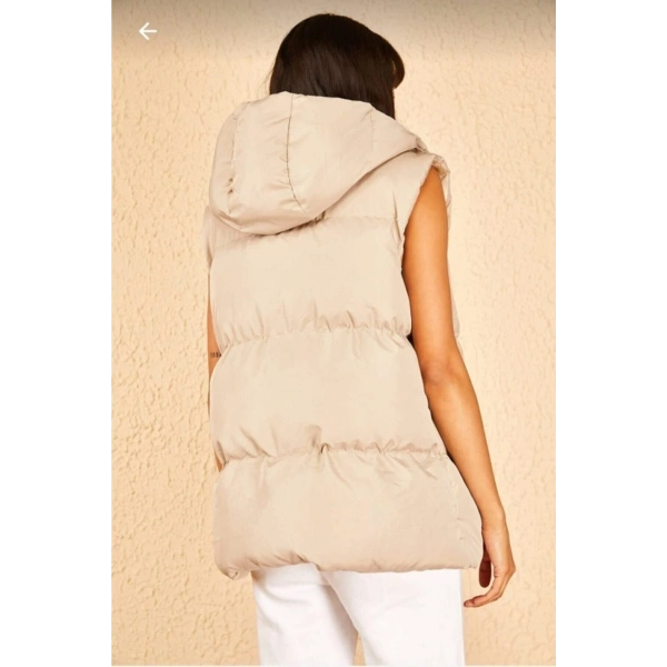 Kadın Bej Geniş Kalıp Cepli Kapüşonlu Kolsuz Şişme Yelek