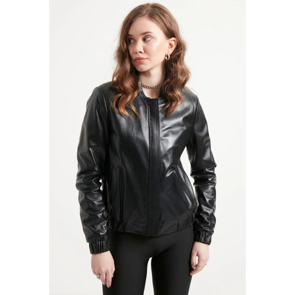 Kadın Siyah Büzgülü Hakiki Deri Ceket