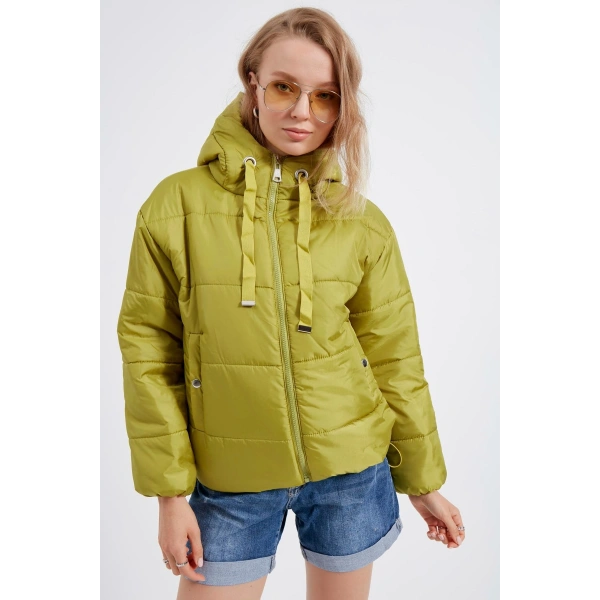 Kadın Açık Yeşil Geniş Kesim Oversize Kapüşonlu Şişme Mont