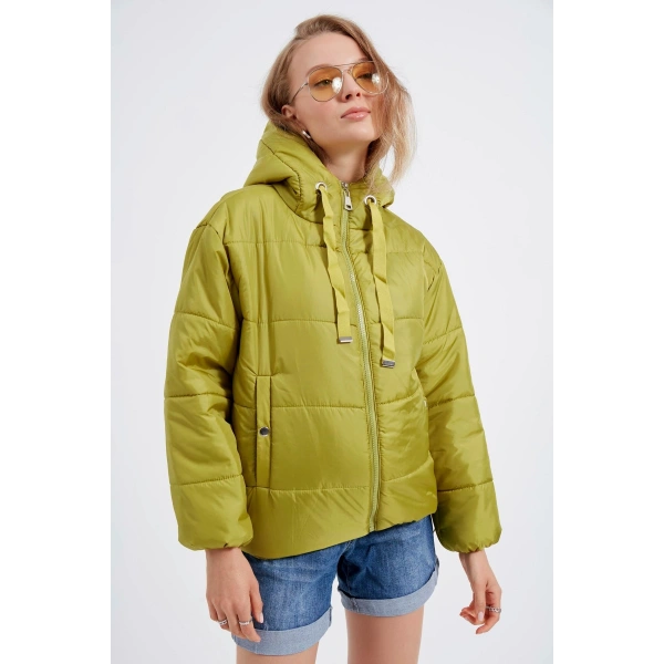 Kadın Açık Yeşil Geniş Kesim Oversize Kapüşonlu Şişme Mont