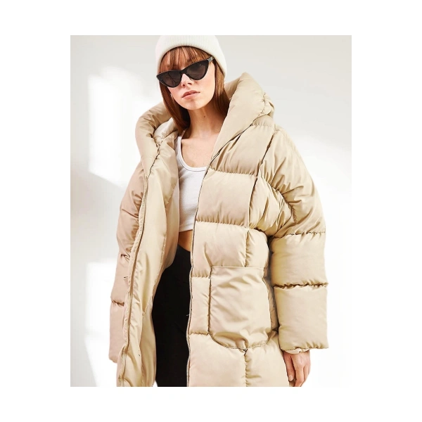 Kadın Bej Büyük Çift Cepli Kapüşonlu Oversize Şişme Mont