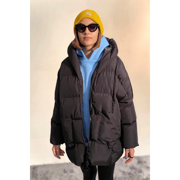 Kadın Siyah Kapüşonlu Oversize Şişme Mont