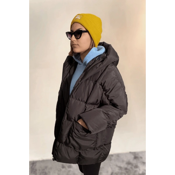 Kadın Siyah Kapüşonlu Oversize Şişme Mont