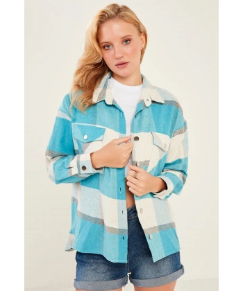 Kadın Turkuaz Ekoseli Cepli Oduncu Gömlek
