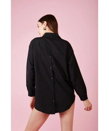Kadın Siyah Arkası Düğmeli Oversize Poplin Gömlek