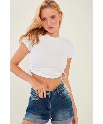Kadın Beyaz Yan Büzgülü Kaşkorse Crop Bluz