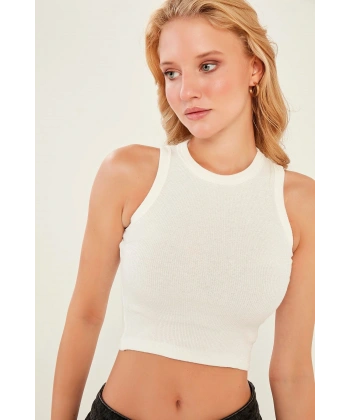 Kadın Beyaz Halter Yaka Fitilli Crop Örme Bluz