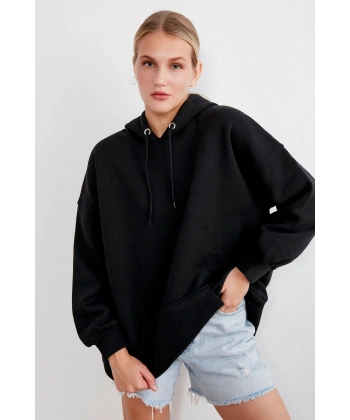 Kadın Siyah Kapüşonlu Kanguru Cepli Sweatshirt