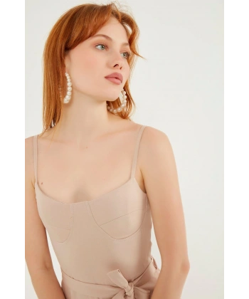 Kadın Arkası Çapraz Detaylı Krem Tulum Elbise