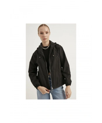 Kadın Siyah Mevsimlik Mont