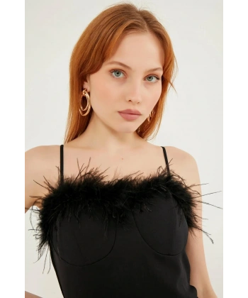 Siyah Yaka Tüy Detaylı Siyah Elbise