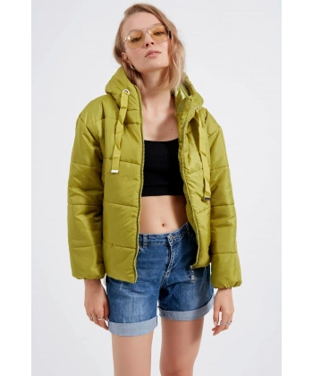 Kadın Açık Yeşil Geniş Kesim Oversize Kapüşonlu Şişme Mont