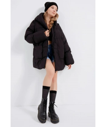 Kadın Siyah Kapüşonlu Şişme Yarasa Mont