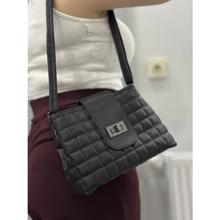 Kapaklı kapitone siyah cilt çanta