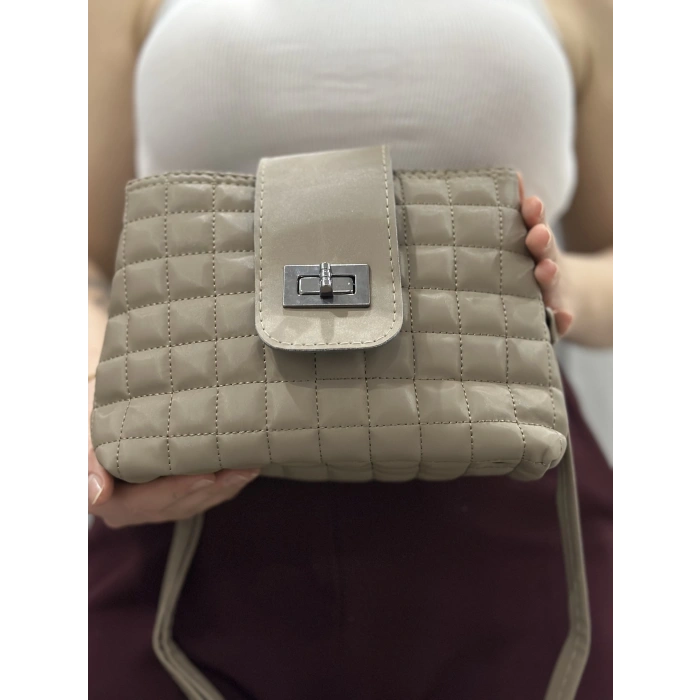 Kapaklı kapitone vizon cilt çanta