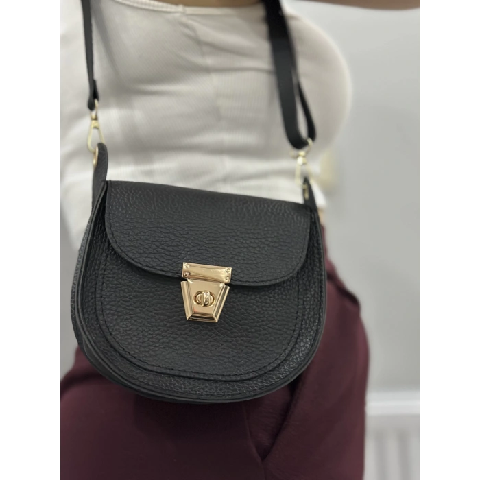 Klasik kapaklı siyah cilt çanta