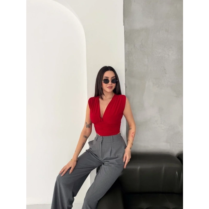 Kadın Vatkalı Kolsuz V Yaka Drapeli Crop Bluz Likralı Fit - Kırmızı