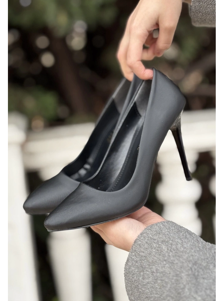 Hillar Siyah Saten Stiletto Ayakkabı