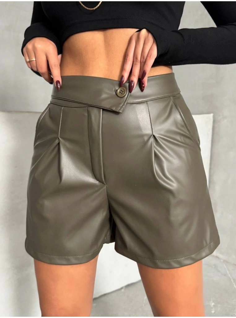 İki düğmeli pileli şort