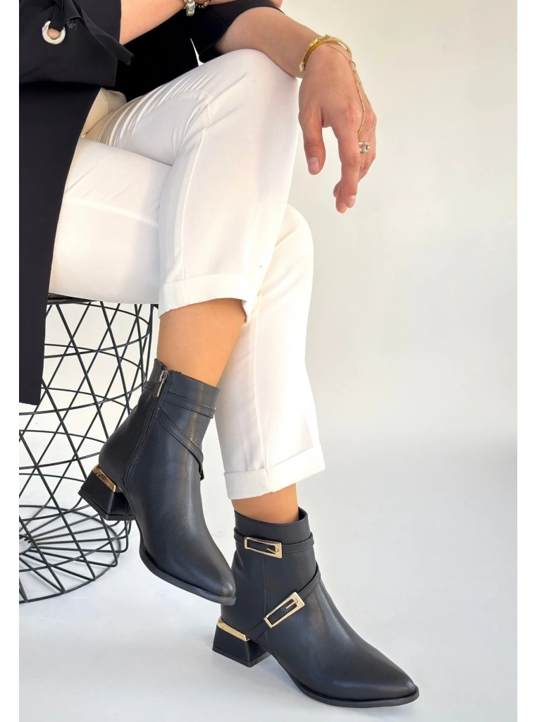 İnay Siyah Cilt Topuklu Bot