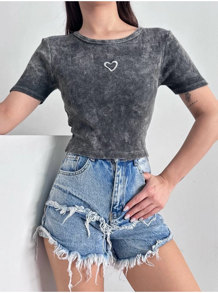 Kalp nakışlı asit yıkamalı bluz s3479