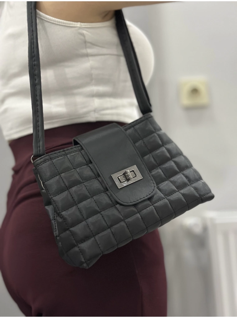 Kapaklı kapitone siyah cilt çanta