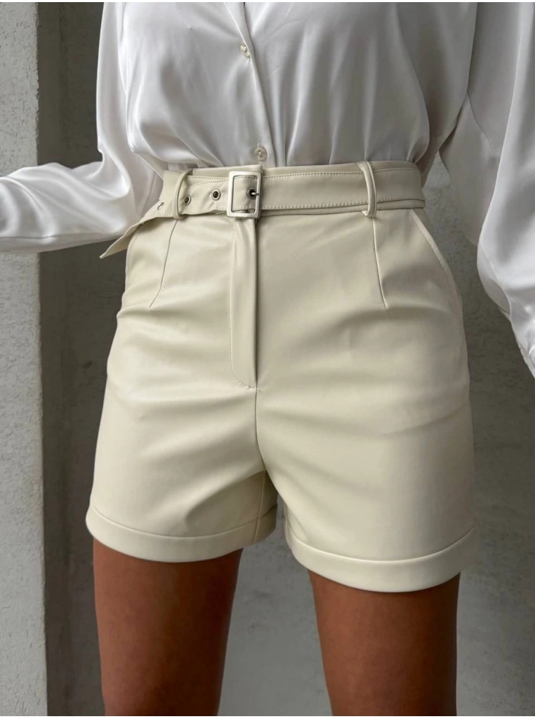 Kemerli deri şort krem h241003